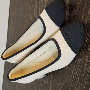 Vivaia round toe chunky heel Julie Almond Black Knit 10.5